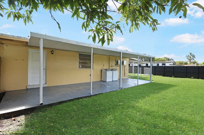 Building Photo - 532 SW 79th Ave