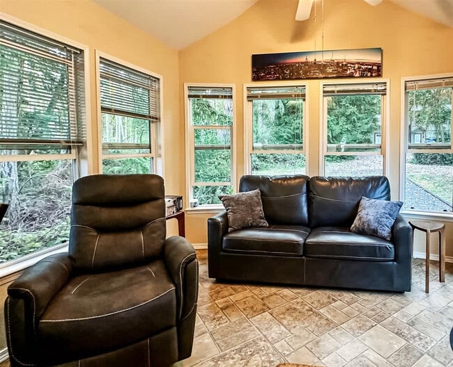 Building Photo - 218 Ironwood Dr