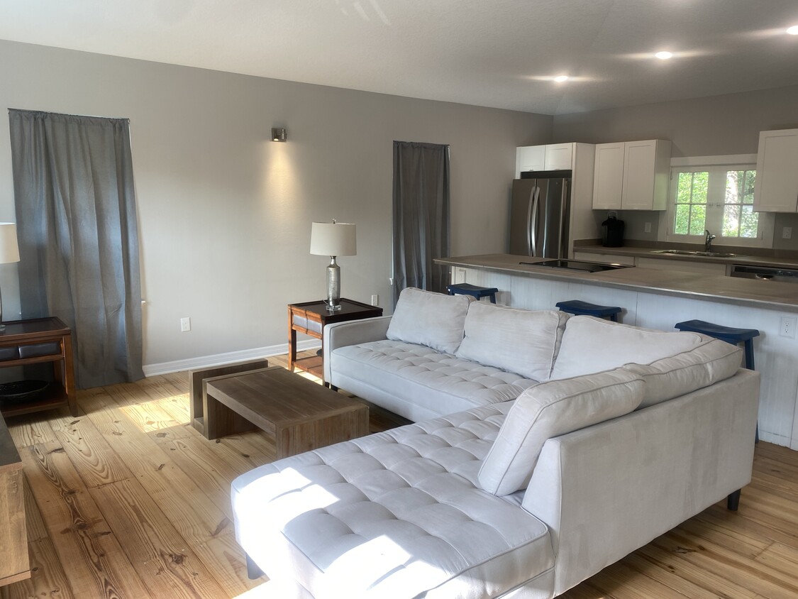 Foto principal - 523 E Livingston St