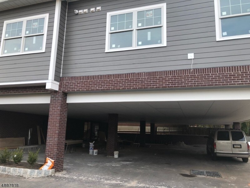 Building Photo - 599 Franklin Avenue