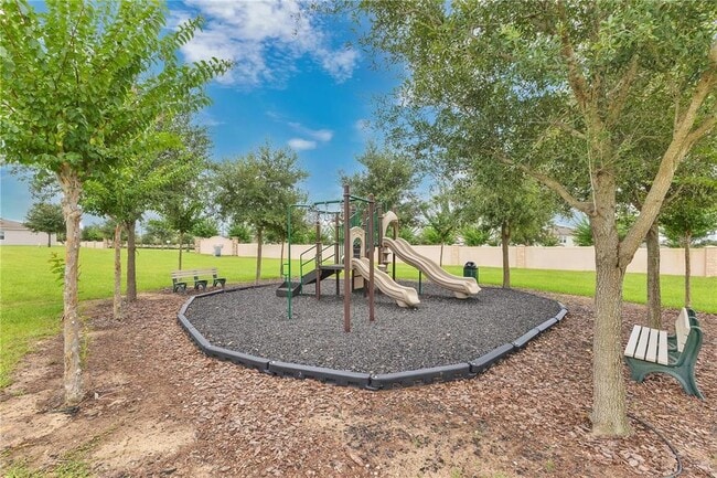 Foto del edificio - 272 Taft Dr