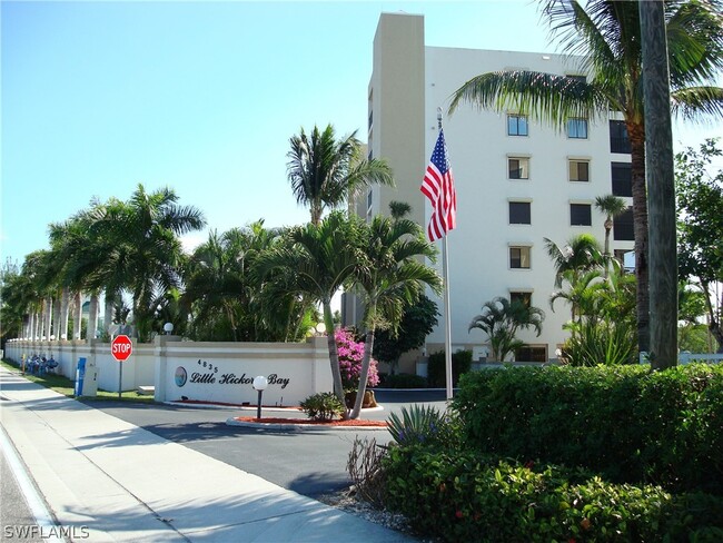 Foto del edificio - 4835 Bonita Beach Rd SW