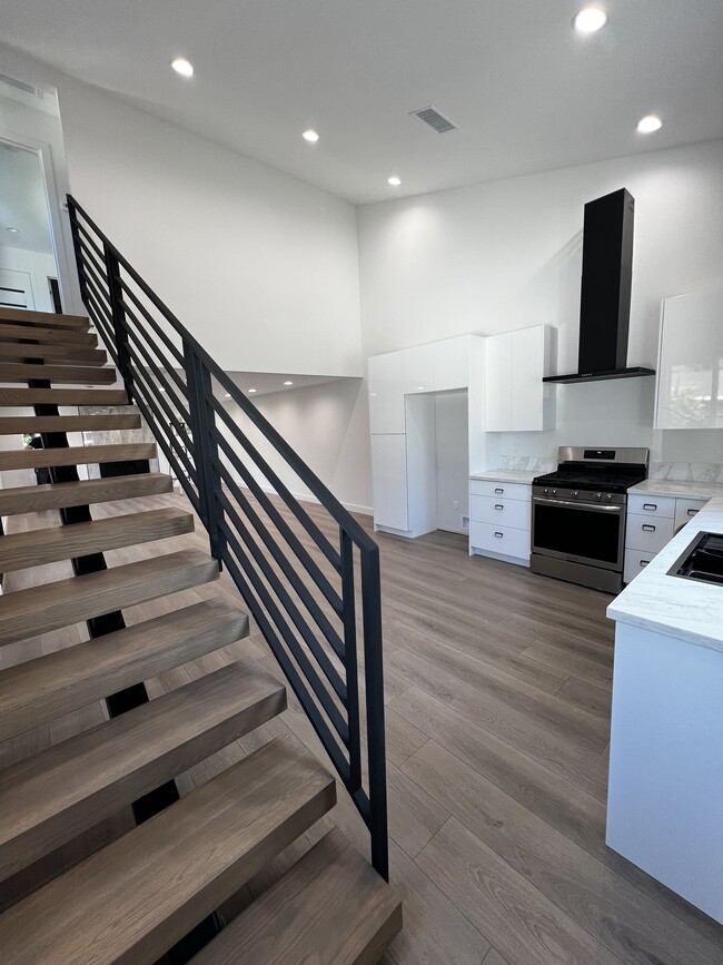 Building Photo - 14939 Tuba St