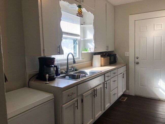 Foto del edificio - 2 Bedroom 1 Bathroom Home. PET FRIENDLY