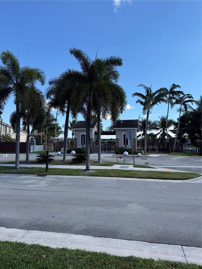 Foto del edificio - 904 SW 154th Path