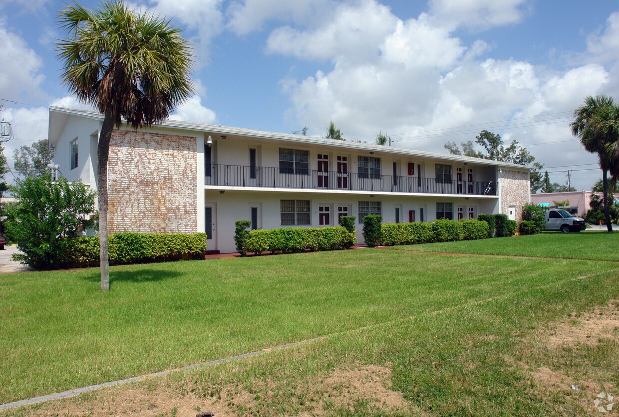 Primary Photo - 14950 N Miami Ave