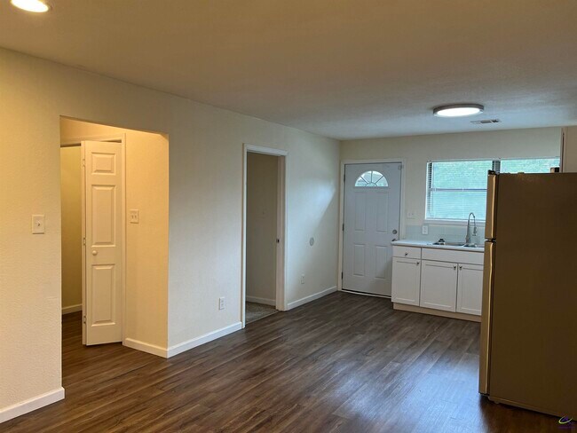 Foto del edificio - 405 Westcliff Cir