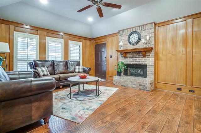 Foto del edificio - 4121-4123 Spring Meadow Ln