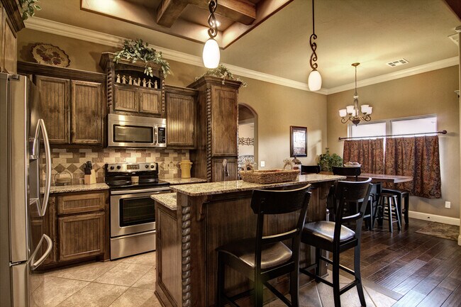 Foto del edificio - Lone Oak Lakes Gated Community- 4 Bedrooms/2.5Baths/Media Room/3Car/ Excellent Deer Creek Schools...