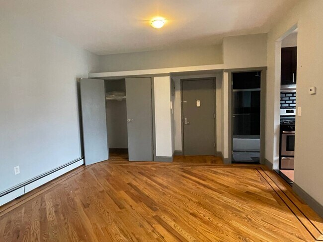Building Photo - 50 Hoyt St