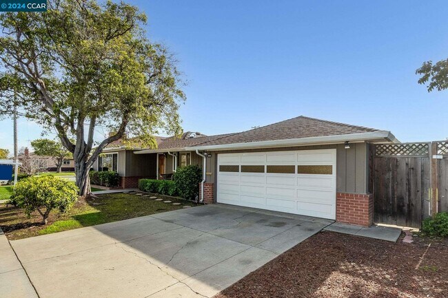 Building Photo - 38641 Glenview Dr