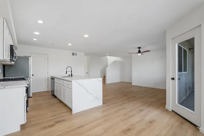 Building Photo - 4586 Hamilton St