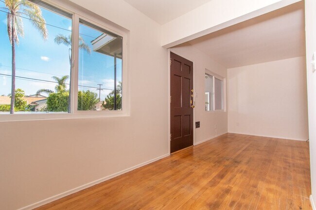 Foto del edificio - Charming 1 Bedroom / 1 Bath Apartment in Kensington Neighborhood w/ Garage - VACANT FOR VIEWING!