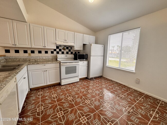 Foto del edificio - 516 Aquatic Dr