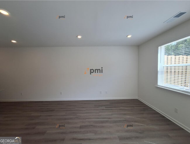 Building Photo - 220 Kenoot Dr