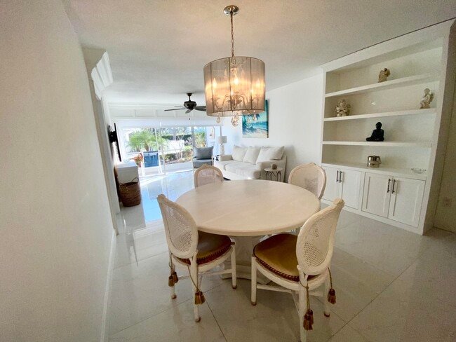 Building Photo - 331 Tequesta Dr