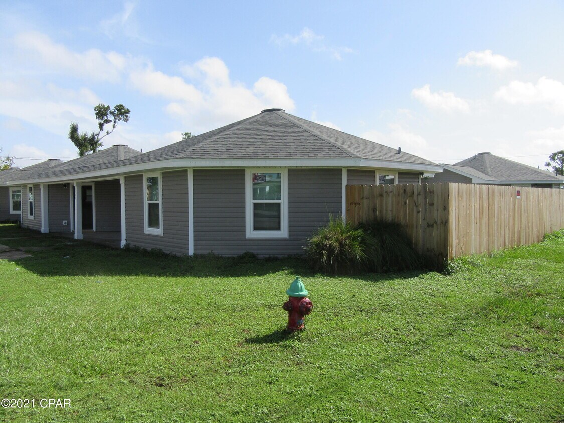 Foto principal - 1300 Grace Ave