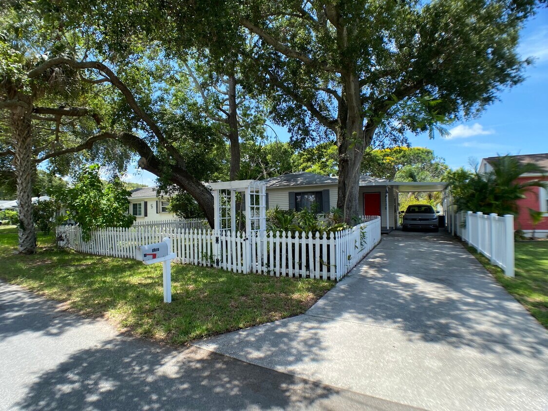 Foto principal - 5718-5713 13th Ave S