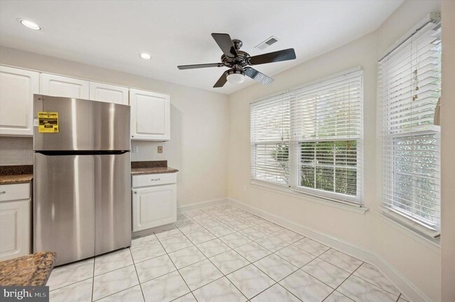 Building Photo - 5201 Plantation Ct