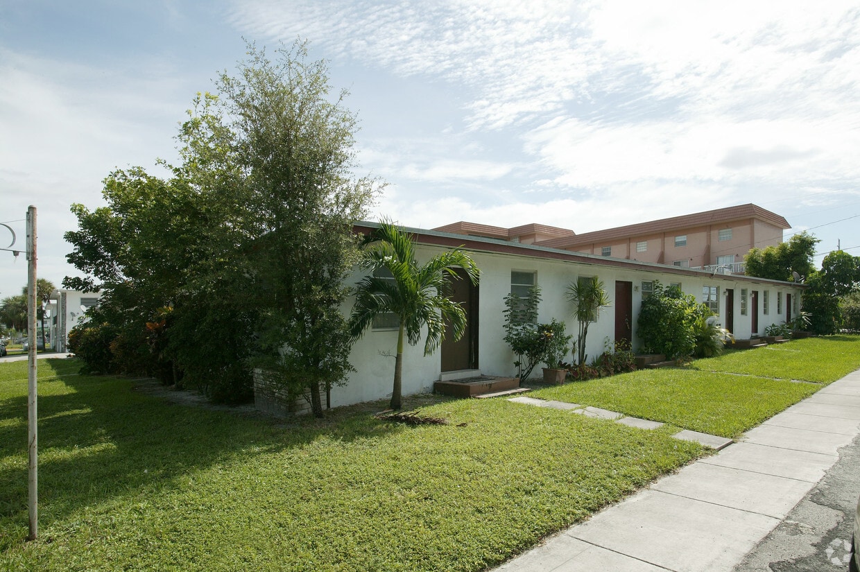 Building Photo - 5740 NW 38th St