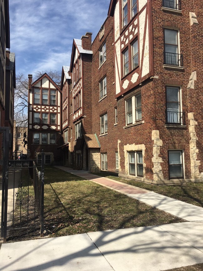 Foto del edificio - 6440 N Troy St