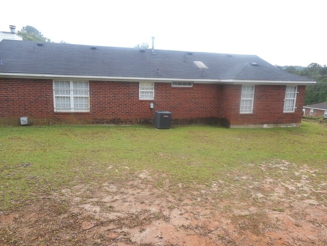 Building Photo - 3 Bedroom 2 Bath Near Fort Gordon in Hephzibah, GA