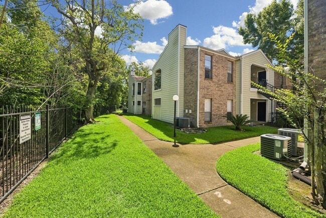 Building Photo - 6602 Harbor Town Dr