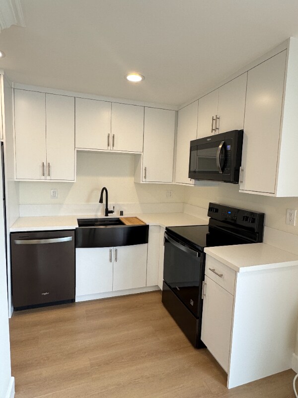 Foto principal - 2414 S Barrington Ave