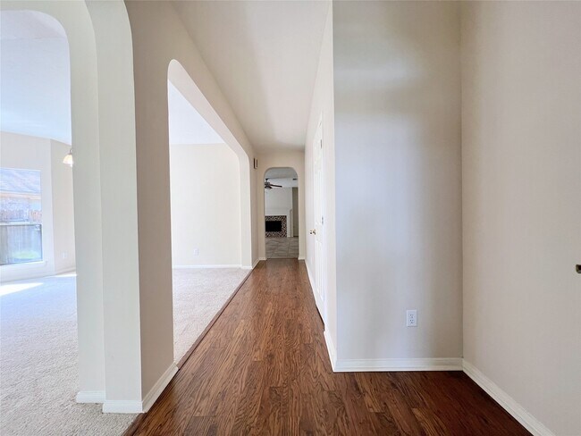 Foto del edificio - 4723 Silverlake Dr