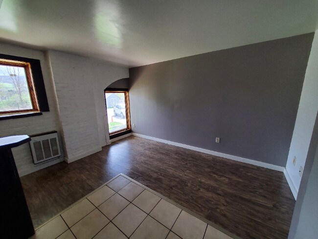 Building Photo - 70 Market St