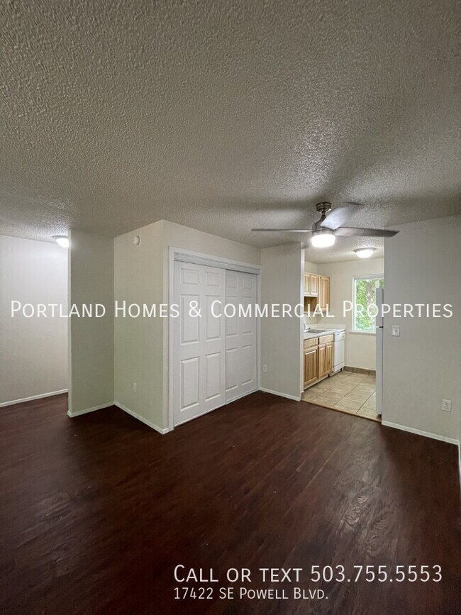 Foto del edificio - 17422 SE Powell Blvd