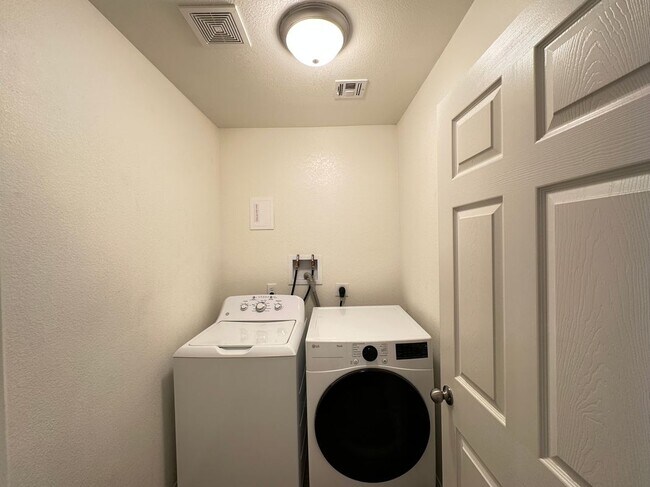 Foto del edificio - 6241 Bellota Dr