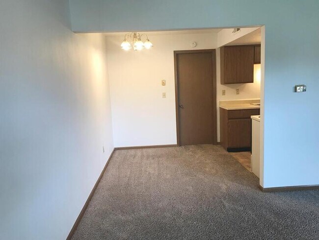 Building Photo - 21 Yorkshire Ln