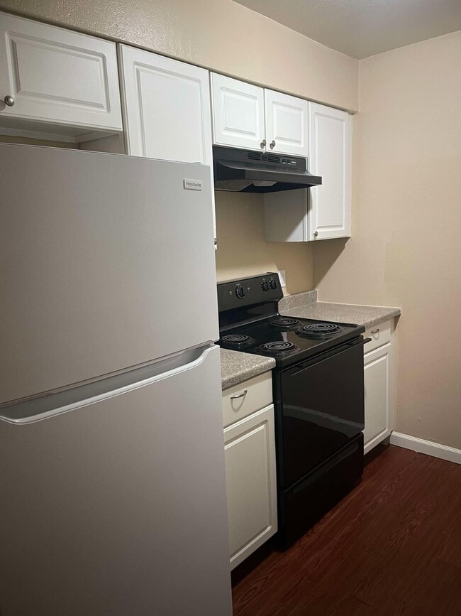 Building Photo - 1364 Hobart Dr