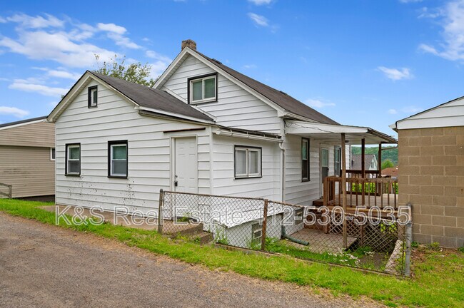 Building Photo - 1700 Beaver Rd