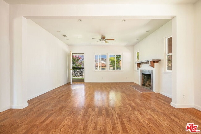 Building Photo - 5461 Tampa Ave