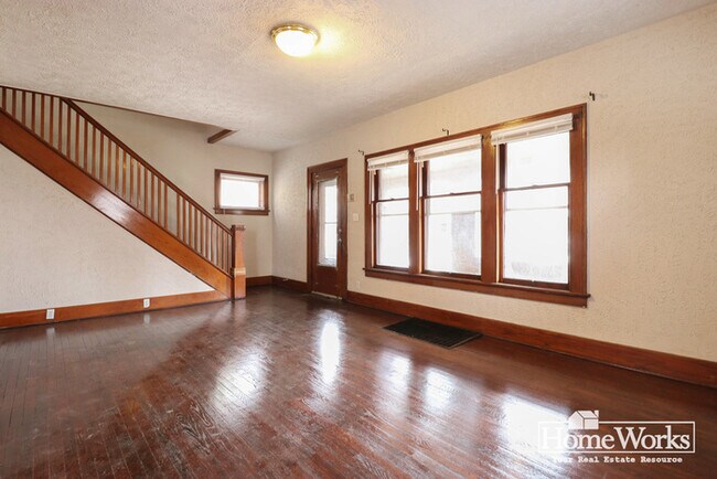Building Photo - 1110 W Jefferson Blvd