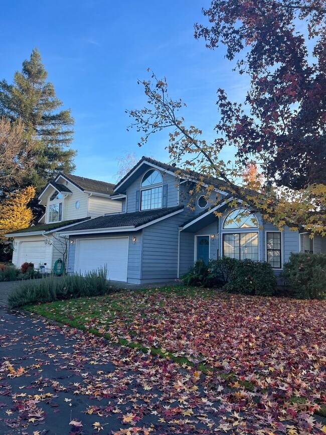 Building Photo - Beautiful 3 Bedroom Home with Garage, Yard...