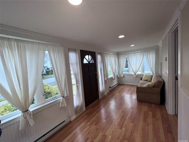 Building Photo - 22 Jarvis Pl