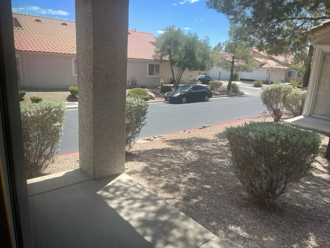 Building Photo - 7811 Oak Point