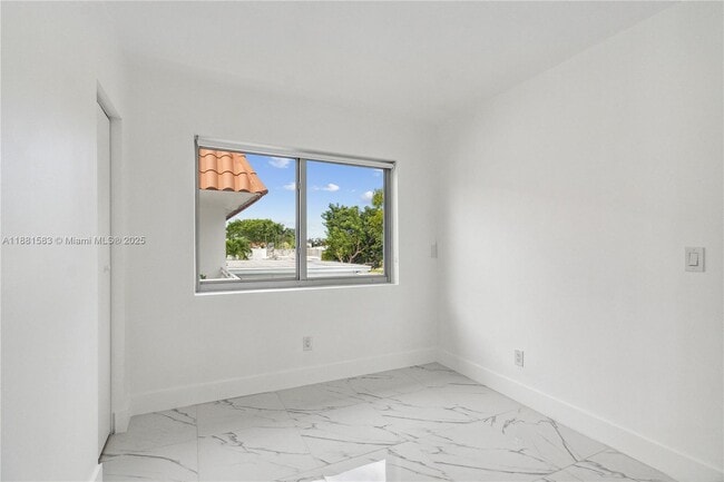 Foto del edificio - 740 82nd St