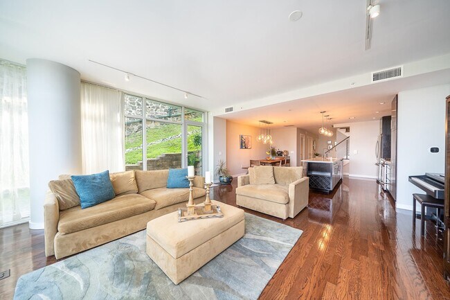 Foto del edificio - 100 Thompson Ln