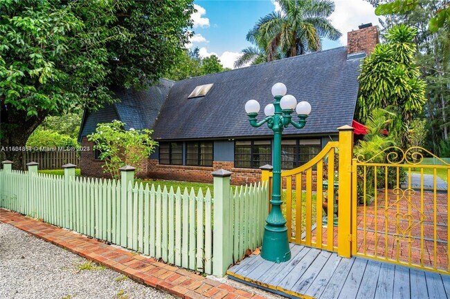 Foto del edificio - 6031 SW 82nd Ave