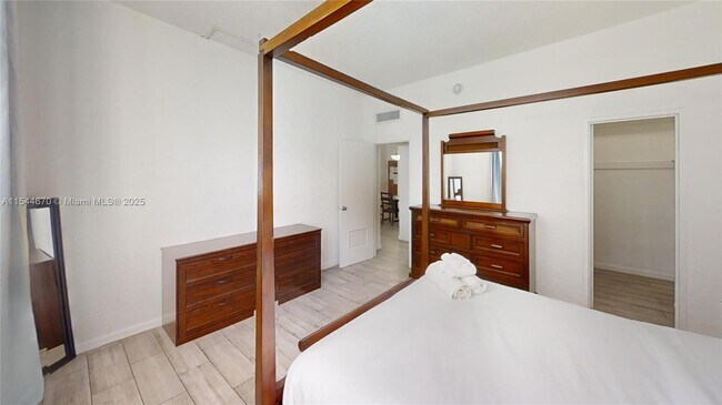 Foto del edificio - 4001S S Ocean Dr