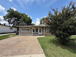 Building Photo - 1109 E Inwood Dr