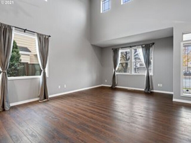 Building Photo - Happy Valley 4 Bedroom Home