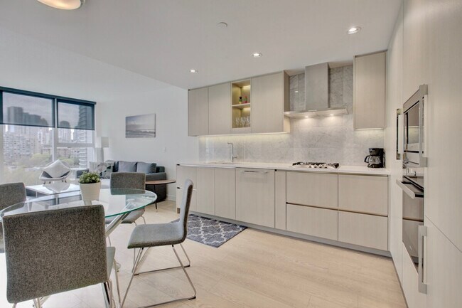 Building Photo - 963 Expo Blvd