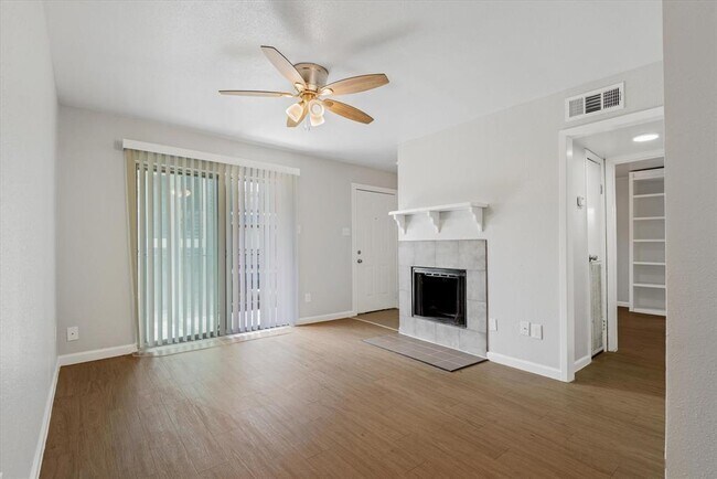 Foto del edificio - 18511 Egret Bay Blvd