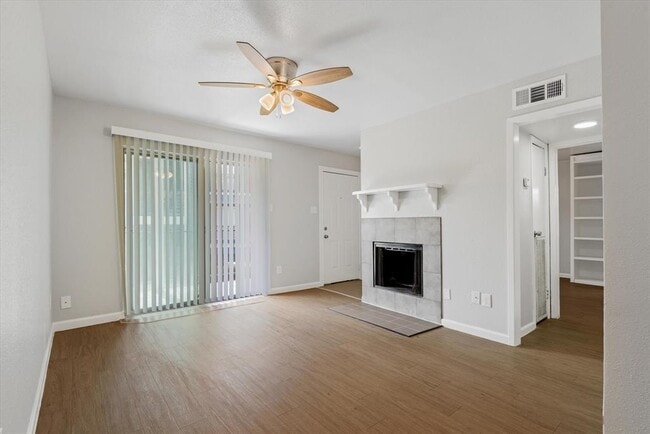 Building Photo - 18511 Egret Bay Blvd