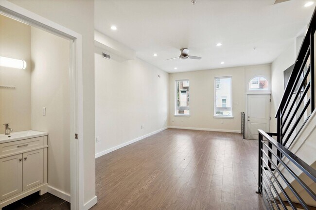 Foto del edificio - 1826 W Montgomery Ave